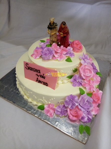 Julies Cakes and Pastries - Wedding Cakes (56)
