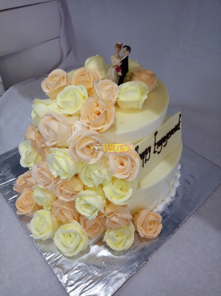 Julies Cakes and Pastries - Wedding Cakes (59)